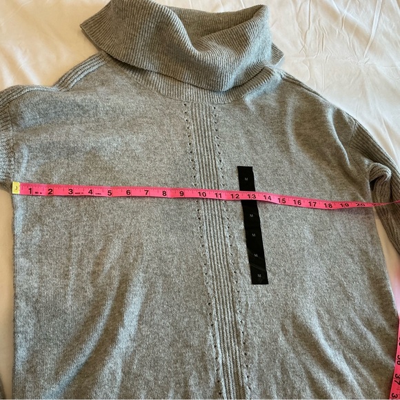 NWT Cozy Gray Turtleneck Sweater Size M - Picture 3 of 7